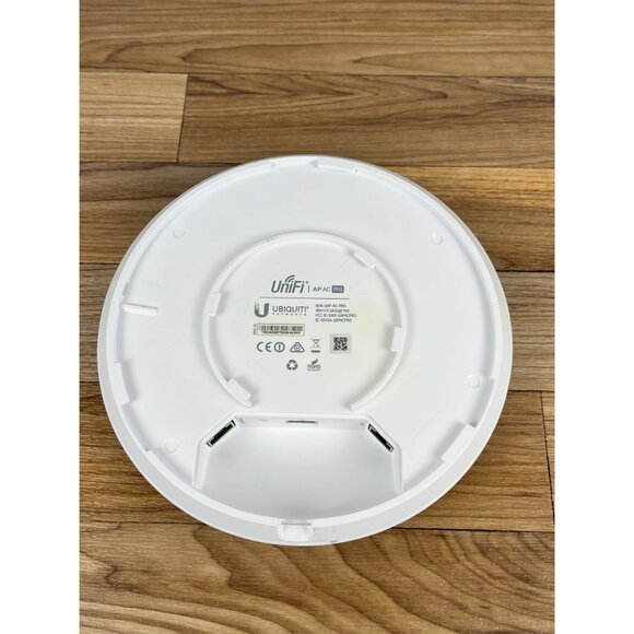 Ubiquiti UniFi UAP-AC-PRO Dual-Band Wireless Access Point 1300 Mbps White - Picture 3 of 6